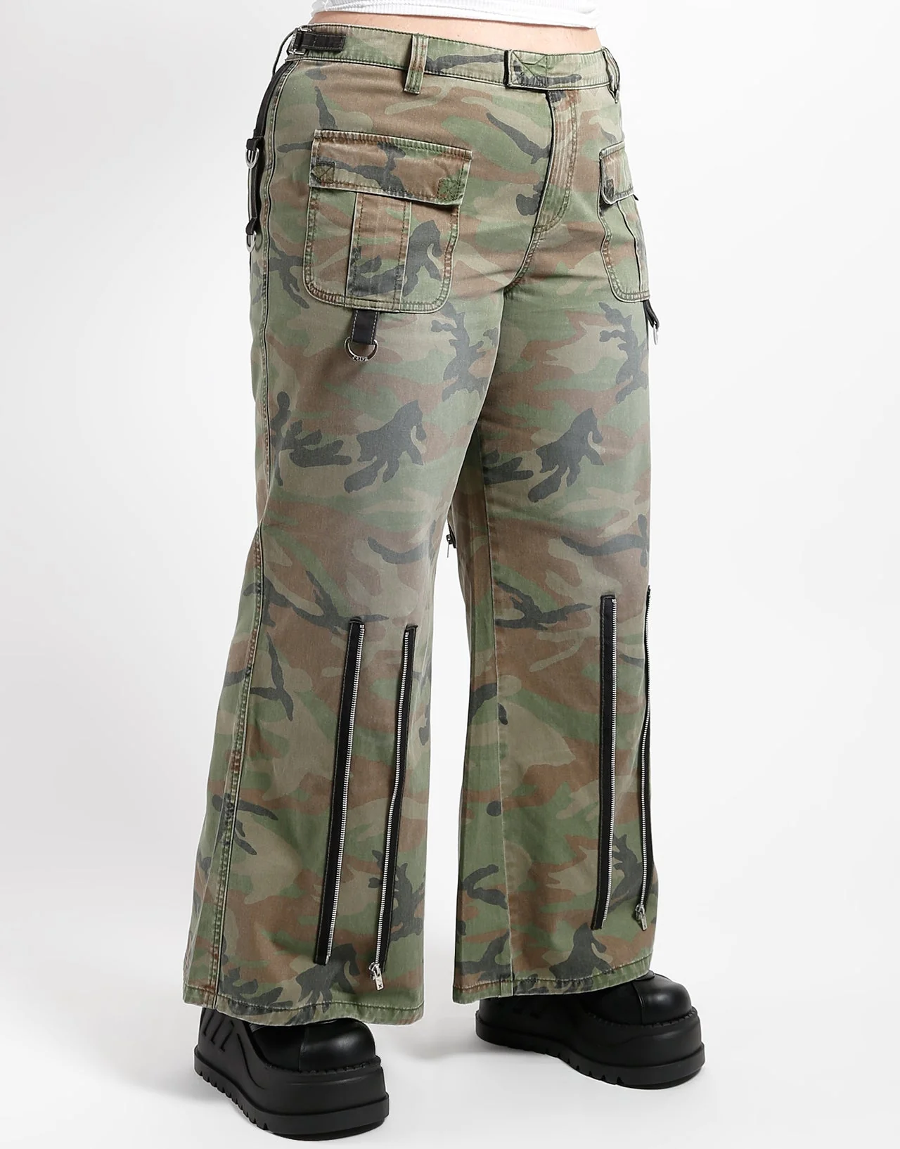 CURVE PEACE CARGO PANT CAMO - Image 3